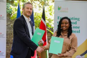 Signing of the 1M€ support from the French government towards the #Dishinacounty program in 2023 aimed at contributing to promote access and retention of students in school, especially girls, improve learning, health and student nutrition and support local food systems and markets.