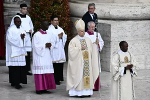 Pope Leo XIV arriving to lead a mass for the beginning of his pontificate in St Peter's square © Filippo MONTEFORTE / AFP