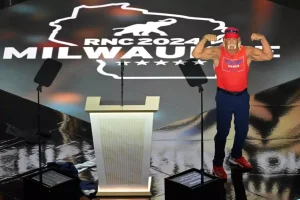 Hulk Hogan flexes his muscles after speaking during the last day of the 2024 Republican National Convention © Pedro UGARTE / AFP