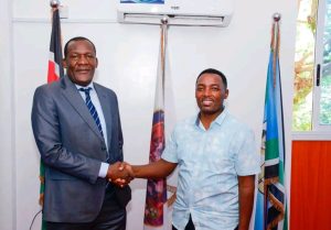Kisumu City Manager Abala Wanga and Quiver Managing Director, Mr. Peter Mbugua.