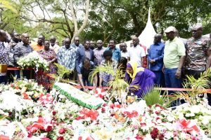 The Council of Governors visited Kang’o Ka Jaramogi, to condole with the family of the late Rt. Hon. Raila Odinga