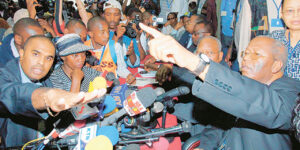 Former Election Commission Chairman Samuel Kivuitu (right) addressing a press conference at KICC just before the announcement of the results of the disputed 2007 General Elections.
